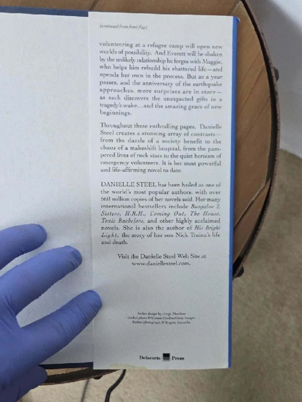 Danielle Steel Amazing Grace Hardcover Book - Blue & Red